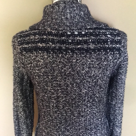 Gorgeous navy and white Chico’s long cardigan - Picture 9 of 16